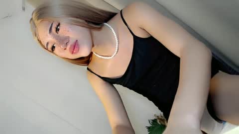 Snapshot of hot_little_angel18 chatting on 06-15-26, 12:35 hot_little_angel18 online show from 06-15-26, 12:35