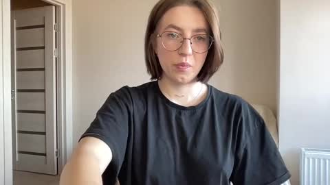 Snapshot of hot_lliinns chatting on 12-13-24, 10:30 Lina online show from 12-13-24, 10:30