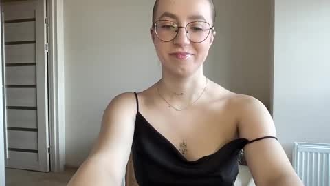 Snapshot of hot_lliinns chatting on 12-14-24, 07:51 Lina online show from 12-14-24, 07:51