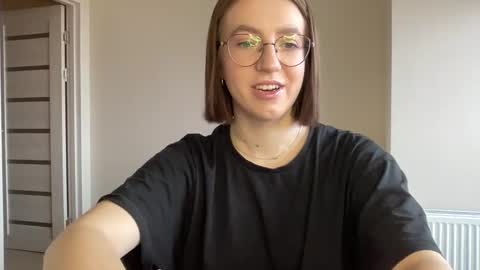 Snapshot of hot_lliinns chatting on 12-17-24, 08:56 Lina online show from 12-17-24, 08:56