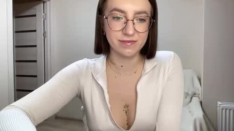 Snapshot of hot_lliinns chatting on 12-17-24, 02:11 Lina online show from 12-17-24, 02:11