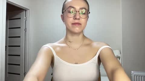 Snapshot of hot_lliinns chatting on 12-21-24, 03:09 Lina online show from 12-21-24, 03:09