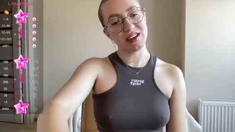 Snapshot of hot_lliinns chatting on 02-19-25, 09:17 Lina online show from 02-19-25, 09:17