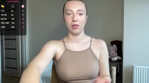 Snapshot of hot_lliinns chatting on 10-24-25, 12:34 Lina online show from 10-24-25, 12:34