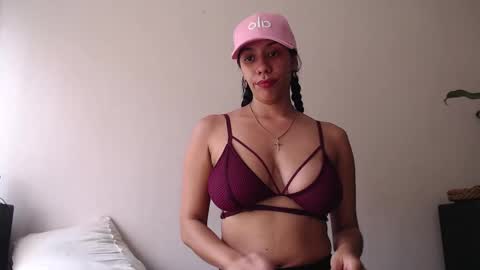 Snapshot of hot_marriage2 chatting on 03-01-25, 06:11 Hot Latin Marriage online show from 03-01-25, 06:11