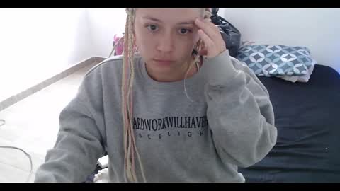 Mia online show from 01-03-25, 04:16