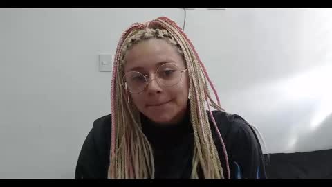 Mia online show from 01-06-25, 09:00