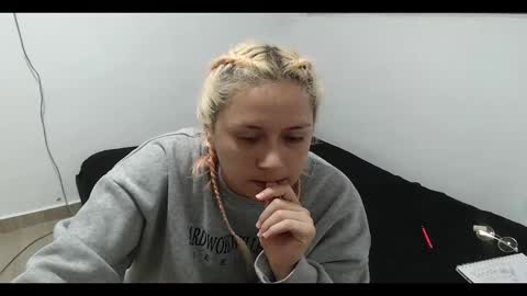 Mia online show from 01-11-25, 11:35