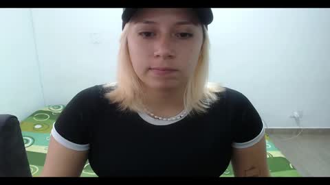 Mia online show from 02-09-25, 01:25