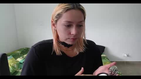 Mia online show from 02-13-25, 04:07