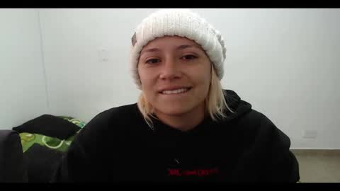 Mia online show from 02-19-25, 01:06