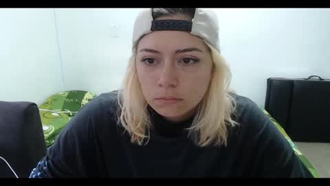 Mia online show from 02-21-25, 12:06