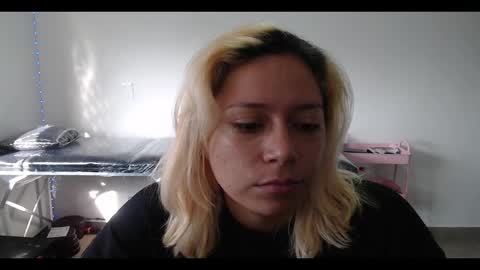 Mia online show from 03-02-25, 01:05