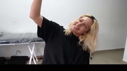 Mia online show from 03-03-25, 03:53