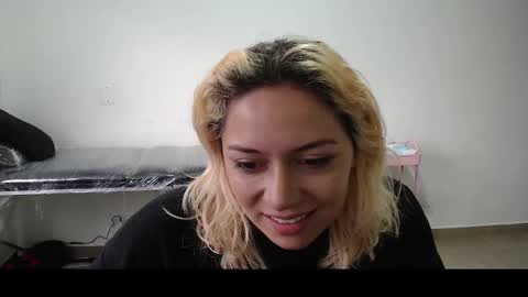 Mia online show from 03-04-25, 12:12