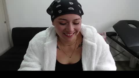 Mia online show from 03-05-25, 06:12