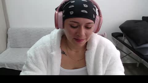 Mia online show from 03-06-25, 03:56