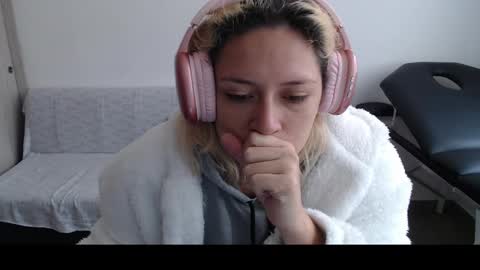 Mia online show from 03-08-25, 12:52