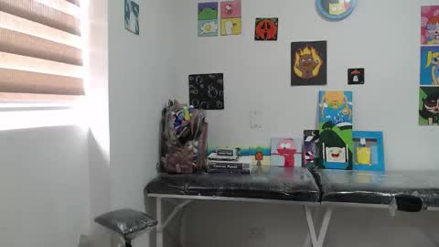 Mia online show from 09-16-25, 01:23