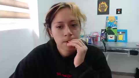 Mia online show from 09-17-25, 03:24