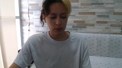 Mia online show from 09-25-25, 01:04