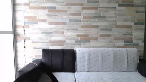 Mia online show from 10-04-25, 01:42