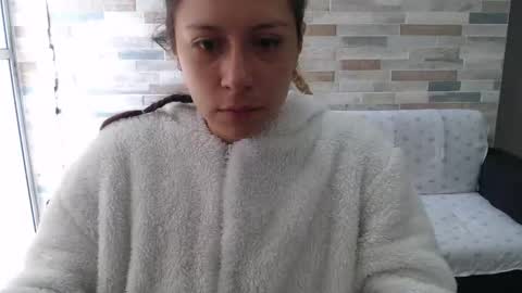 Mia online show from 10-07-25, 02:14