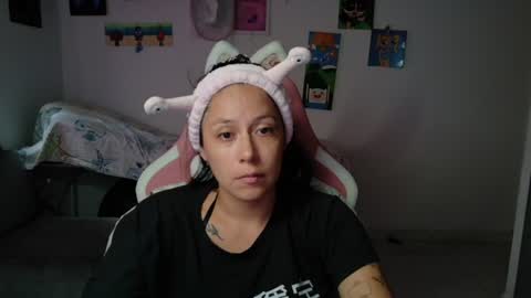 Snapshot of hot_mommymia chatting on 06-25-26, 08:13 Mia online show from 06-25-26, 08:13