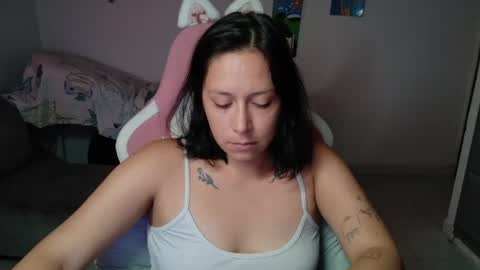 Snapshot of hot_mommymia chatting on 07-01-26, 04:40 Mia online show from 07-01-26, 04:40