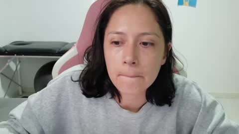 Snapshot of hot_mommymia chatting on 07-08-26, 12:37 Mia online show from 07-08-26, 12:37
