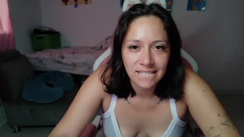 Snapshot of hot_mommymia chatting on 07-15-26, 03:06 Mia online show from 07-15-26, 03:06