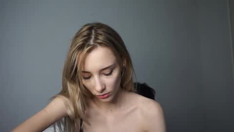 Snapshot of hot_n_coldd chatting on 11-20-25, 03:12 Sara and Sam online show from 11-20-25, 03:12