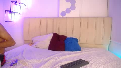 hot_people1 online show from 11-14-25, 03:16