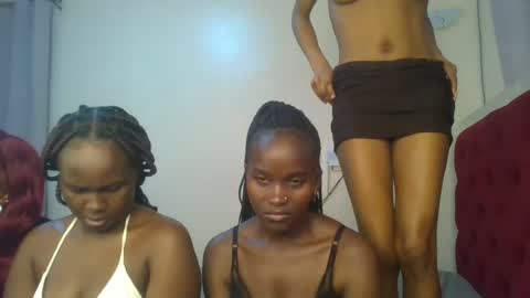 Snapshot of hot_petite12 chatting on 07-12-26, 05:31 Petite online show from 07-12-26, 05:31