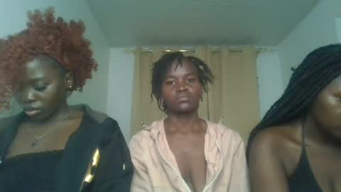 Snapshot of hot_petite12 chatting on 07-27-26, 03:35 Petite online show from 07-27-26, 03:35