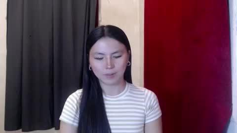 Snapshot of hot_precious_nikki chatting on 09-29-25, 02:00 Nikki online show from 09-29-25, 02:00