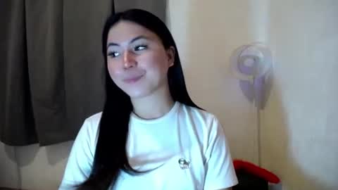 Snapshot of hot_precious_nikki chatting on 11-04-25, 02:49 Nikki online show from 11-04-25, 02:49