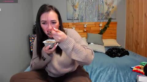 Snapshot of hot_squirtgirl chatting on 12-15-24, 02:19 Vasilisa online show from 12-15-24, 02:19