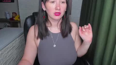 Snapshot of hot_squirtgirl chatting on 09-29-25, 04:23 Vasilisa online show from 09-29-25, 04:23