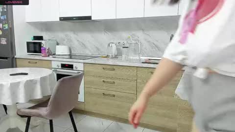 Snapshot of hot_squirtgirl chatting on 11-26-25, 02:23 Vasilisa online show from 11-26-25, 02:23