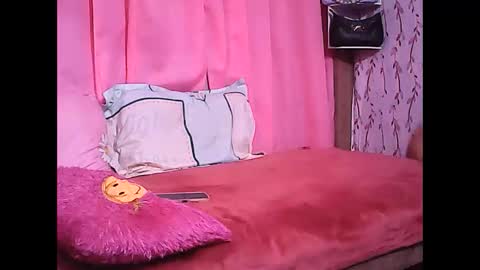 Snapshot of hot_tricia05 chatting on 02-11-26, 12:21 hot_tricia05 online show from 02-11-26, 12:21