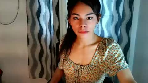 Snapshot of hot_yanna143 chatting on 04-17-26, 08:17 Yanna online show from 04-17-26, 08:17