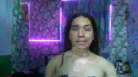 Snapshot of hotarianafox4uxx chatting on 05-11-26, 01:28 AYA online show from 05-11-26, 01:28