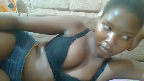 Snapshot of hotbabbee chatting on 01-28-25, 05:03 love online show from 01-28-25, 05:03