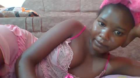 Snapshot of hotbabbee chatting on 01-31-25, 07:50 love online show from 01-31-25, 07:50