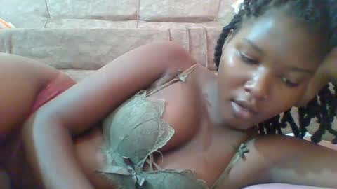 Snapshot of hotbabbee chatting on 02-10-25, 11:15 love online show from 02-10-25, 11:15