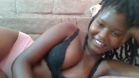 Snapshot of hotbabbee chatting on 02-11-25, 11:32 love online show from 02-11-25, 11:32