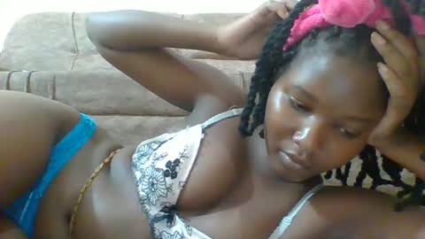 Snapshot of hotbabbee chatting on 02-14-25, 06:19 love online show from 02-14-25, 06:19