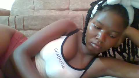 Snapshot of hotbabbee chatting on 02-28-25, 04:32 love online show from 02-28-25, 04:32