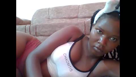 Snapshot of hotbabbee chatting on 02-28-25, 08:53 love online show from 02-28-25, 08:53